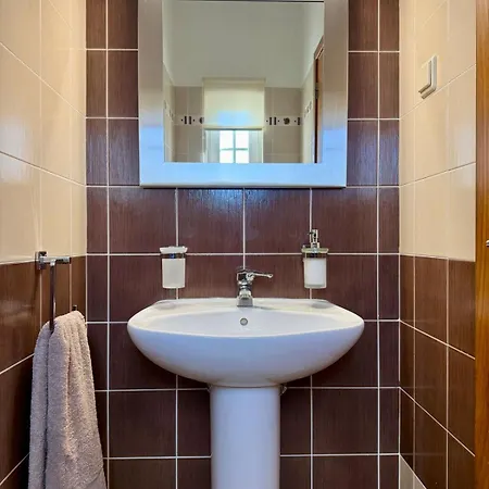Ama House, וילה פוסטה