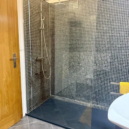 Ama House, * פוסטה